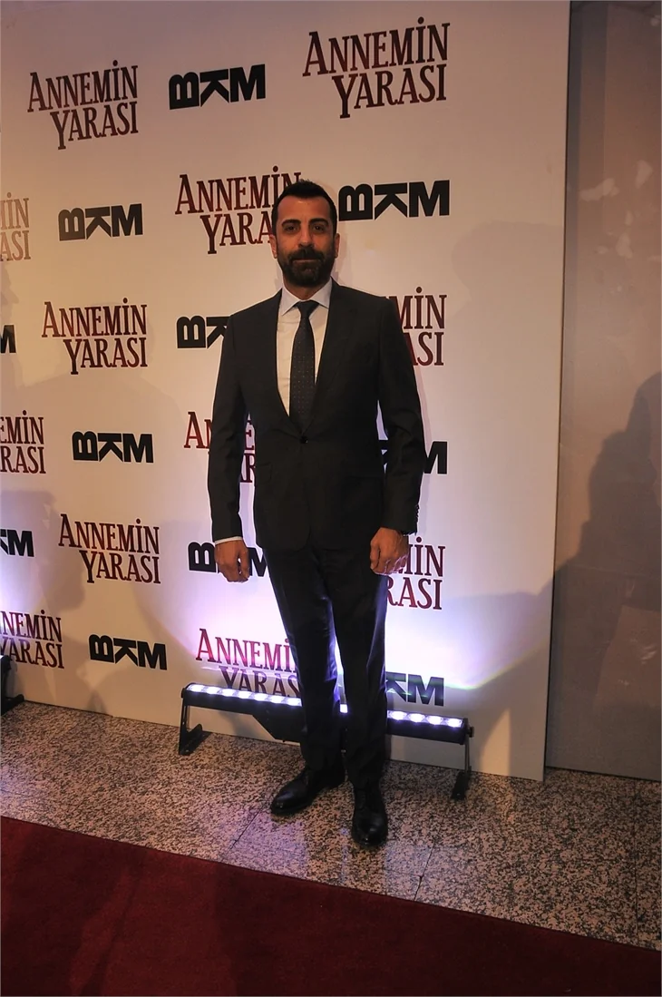 'Annemin Yarası' filminin galasına ünlü akını!