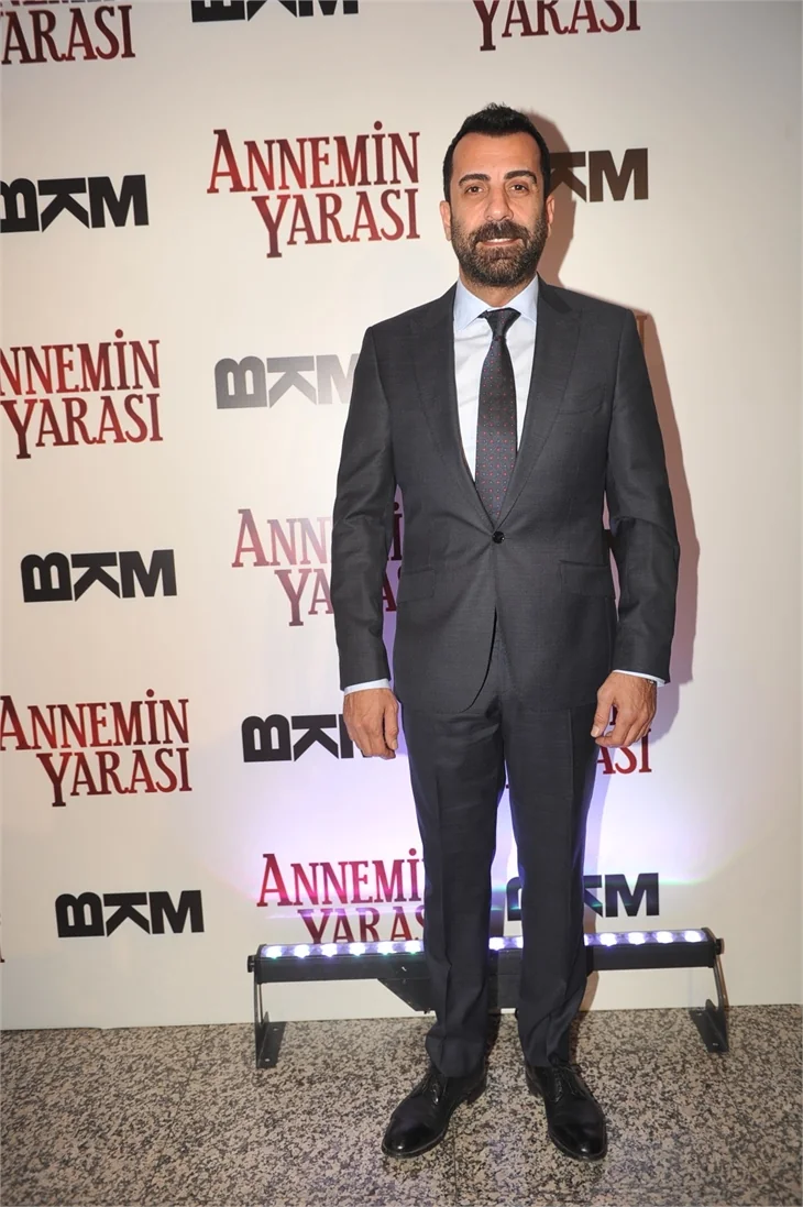'Annemin Yarası' filminin galasına ünlü akını!