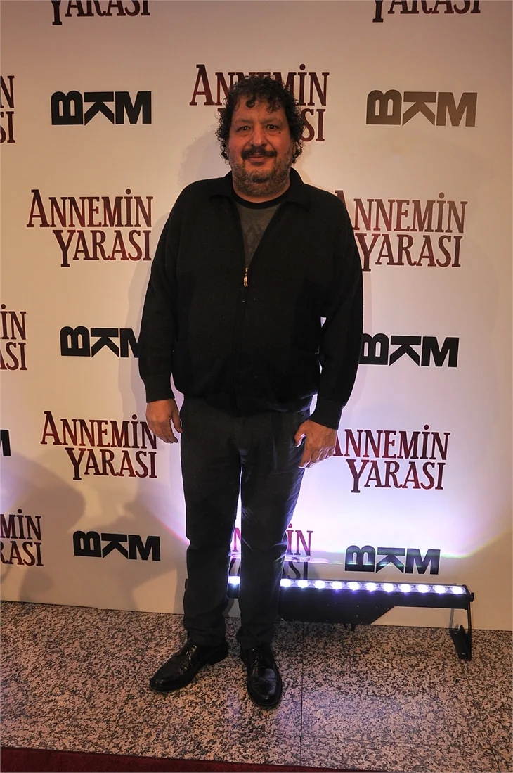 'Annemin Yarası' filminin galasına ünlü akını!