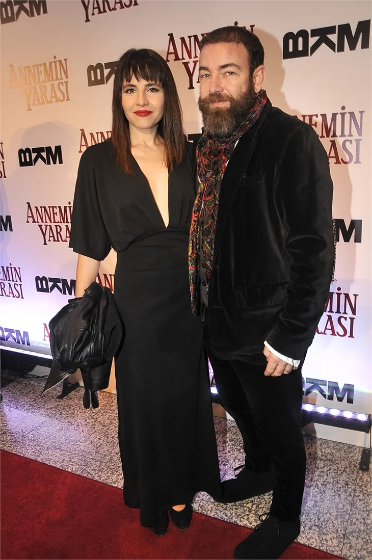 'Annemin Yarası' filminin galasına ünlü akını!