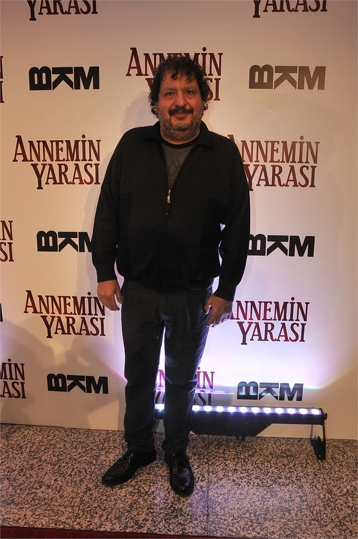 'Annemin Yarası' filminin galasına ünlü akını!