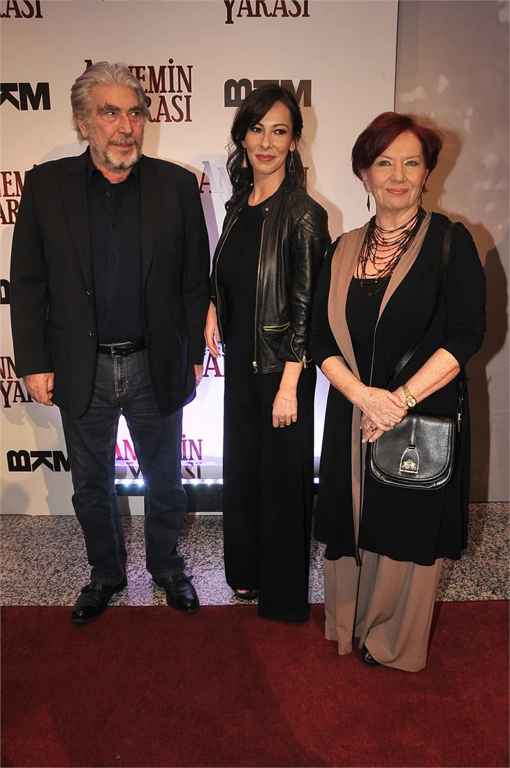 'Annemin Yarası' filminin galasına ünlü akını!
