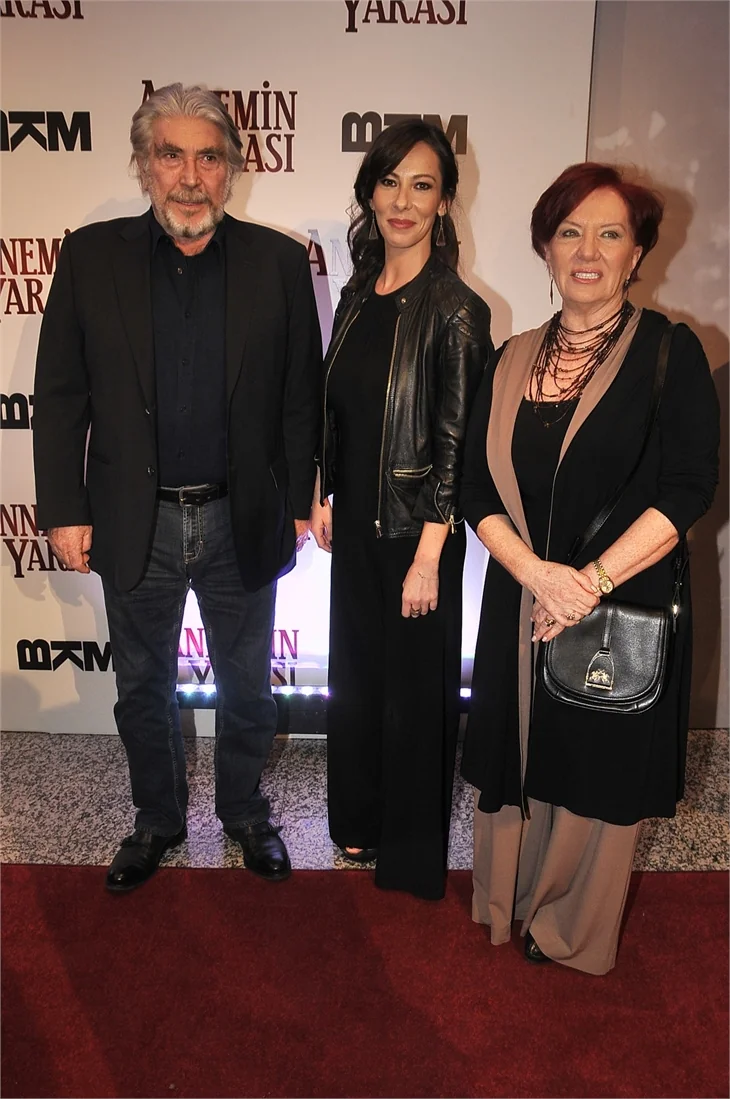 'Annemin Yarası' filminin galasına ünlü akını!