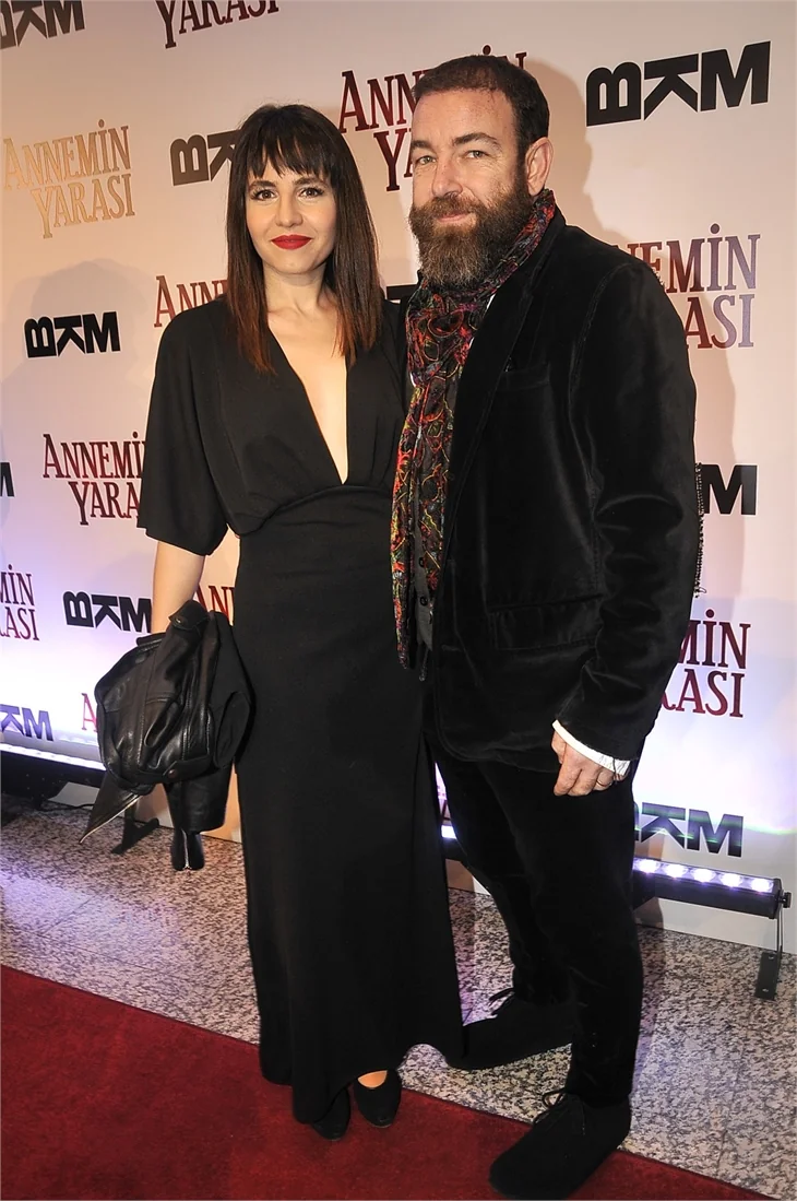 'Annemin Yarası' filminin galasına ünlü akını!