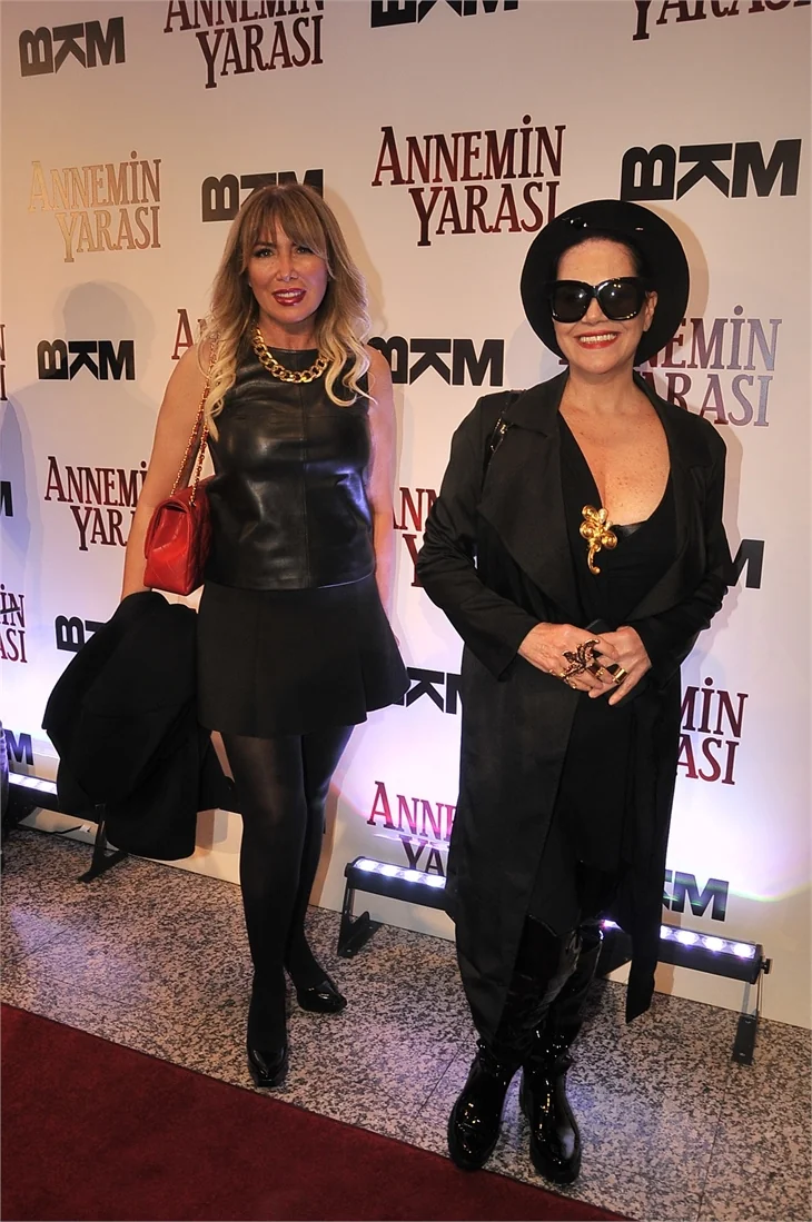 'Annemin Yarası' filminin galasına ünlü akını!