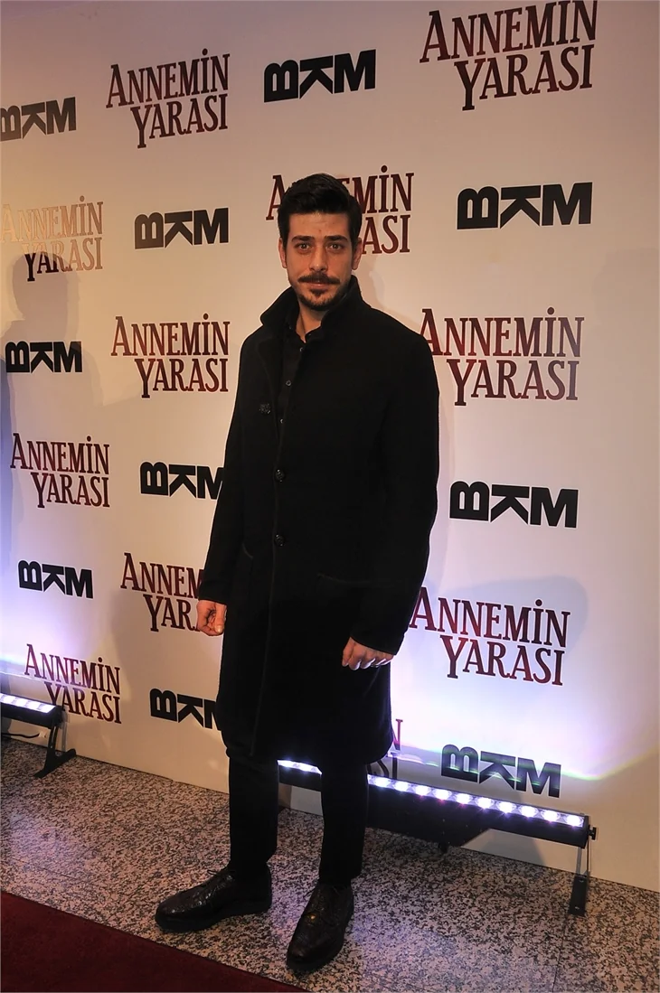 'Annemin Yarası' filminin galasına ünlü akını!