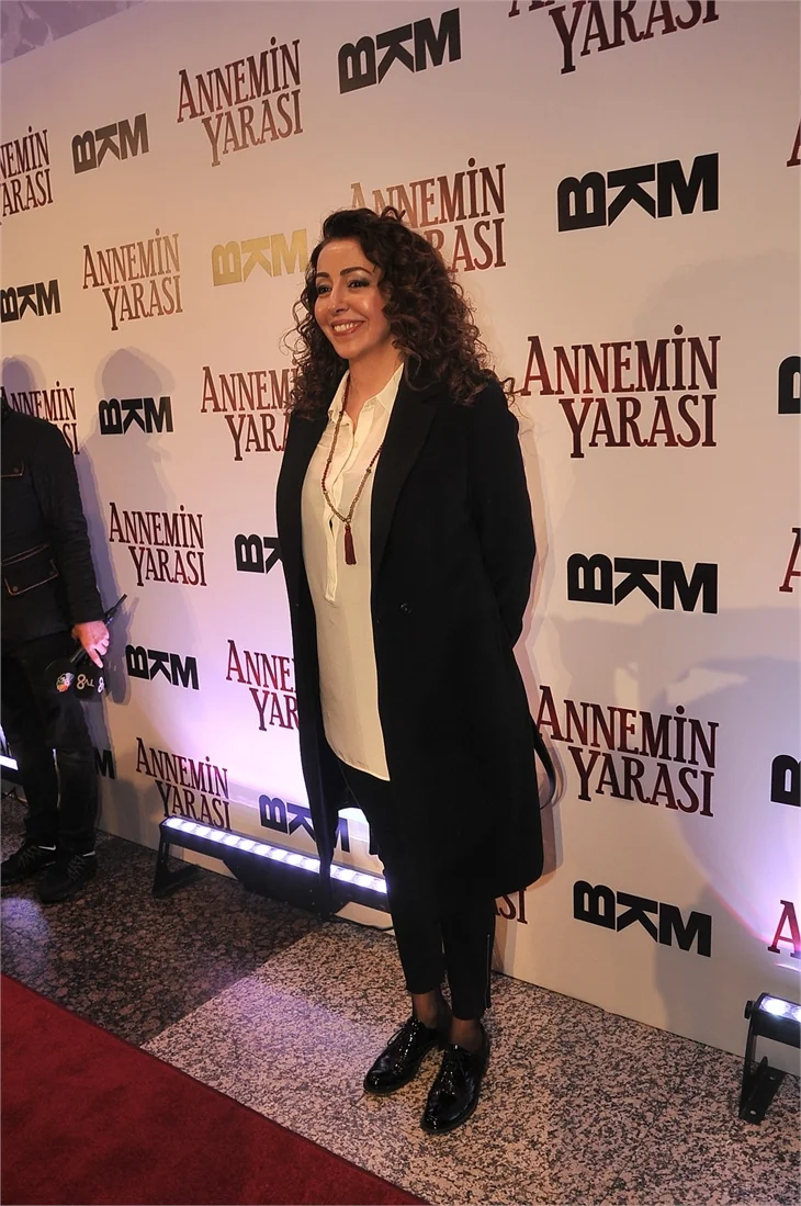 'Annemin Yarası' filminin galasına ünlü akını!