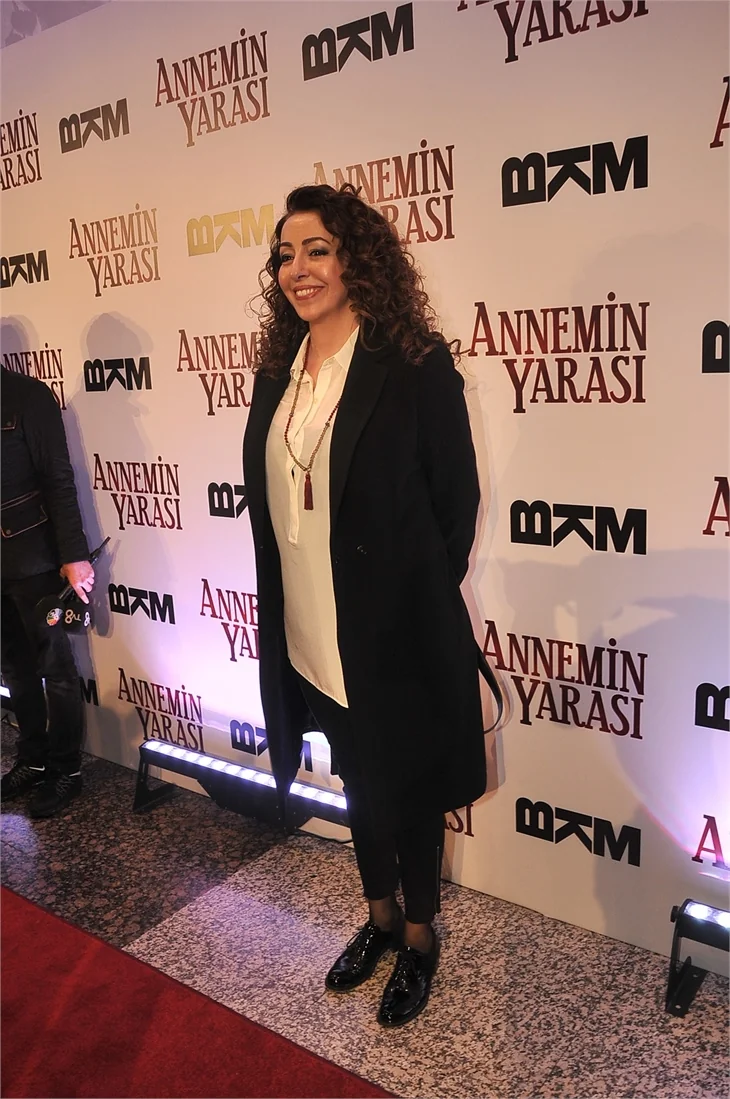 'Annemin Yarası' filminin galasına ünlü akını!