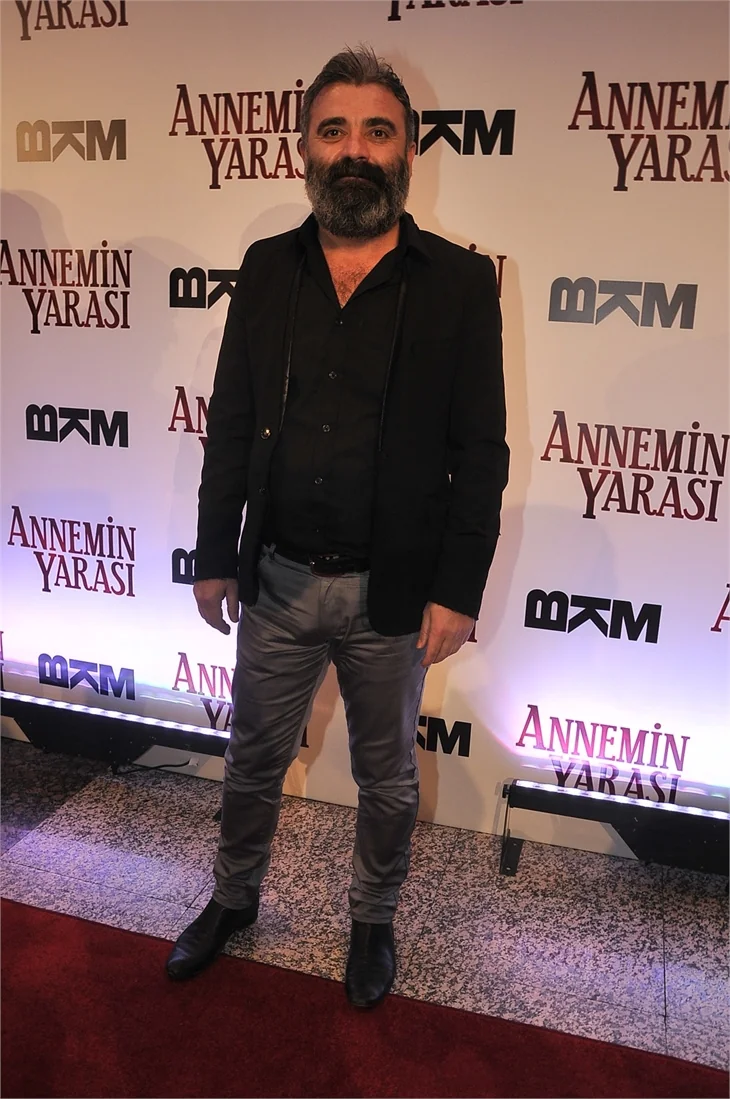 'Annemin Yarası' filminin galasına ünlü akını!