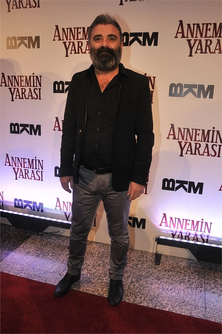 'Annemin Yarası' filminin galasına ünlü akını!