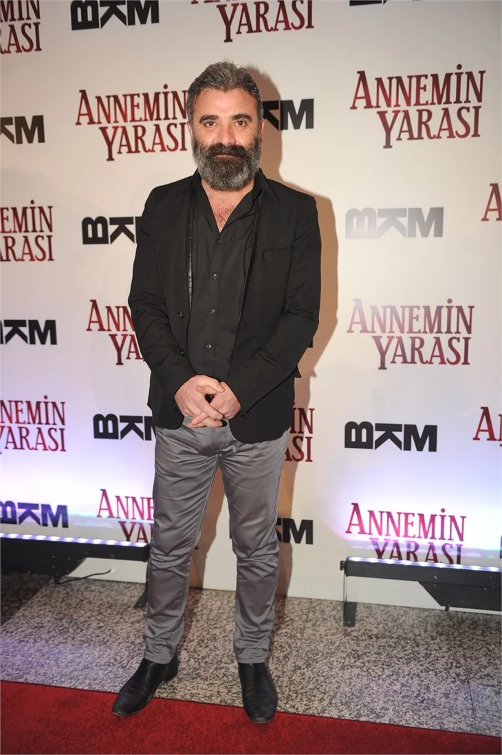 'Annemin Yarası' filminin galasına ünlü akını!