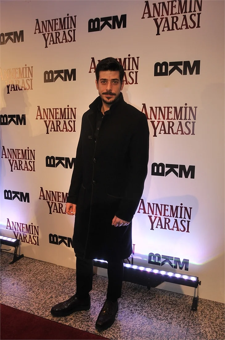 'Annemin Yarası' filminin galasına ünlü akını!