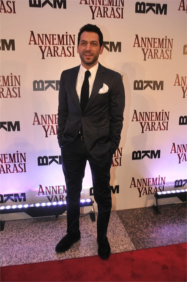 'Annemin Yarası' filminin galasına ünlü akını!