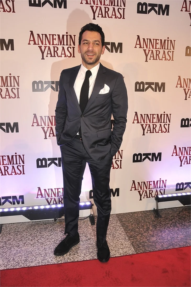 'Annemin Yarası' filminin galasına ünlü akını!