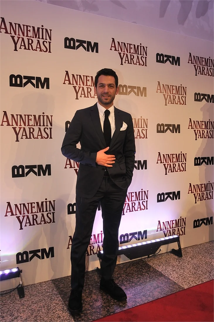 'Annemin Yarası' filminin galasına ünlü akını!