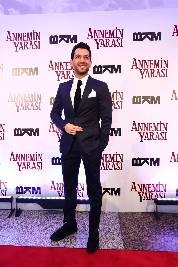 'Annemin Yarası' filminin galasına ünlü akını!