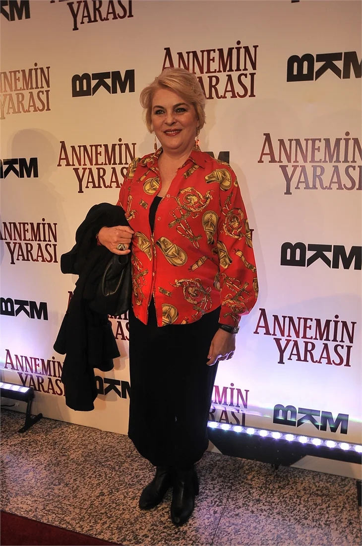 'Annemin Yarası' filminin galasına ünlü akını!