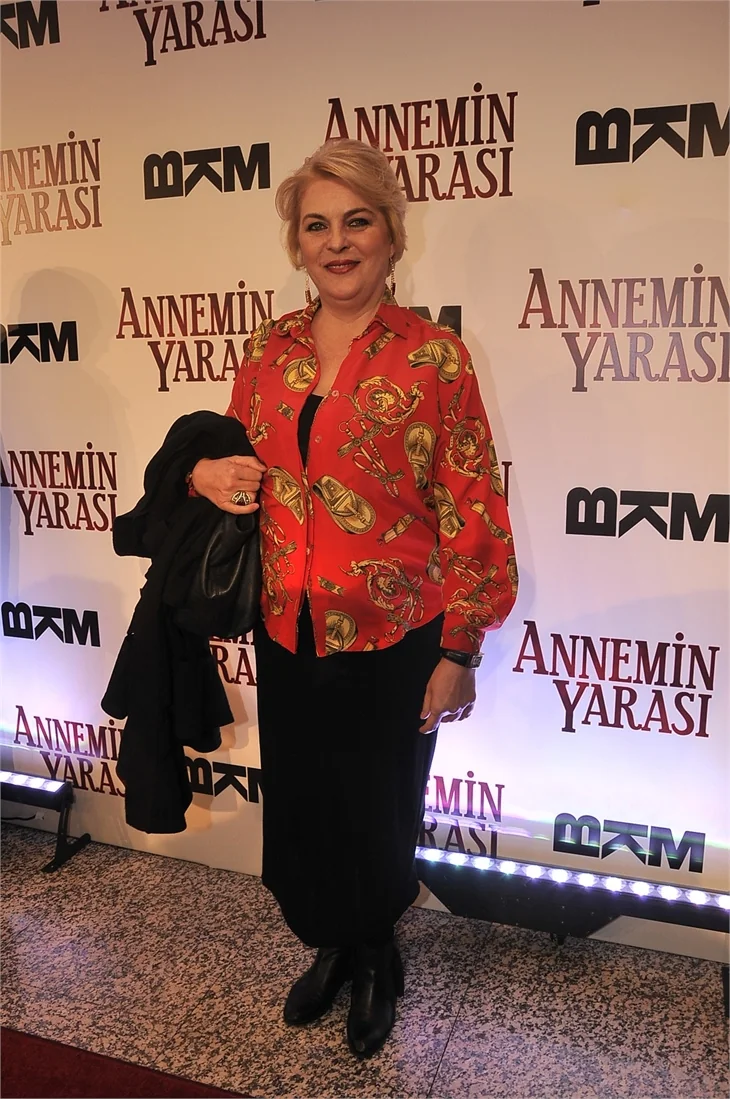 'Annemin Yarası' filminin galasına ünlü akını!