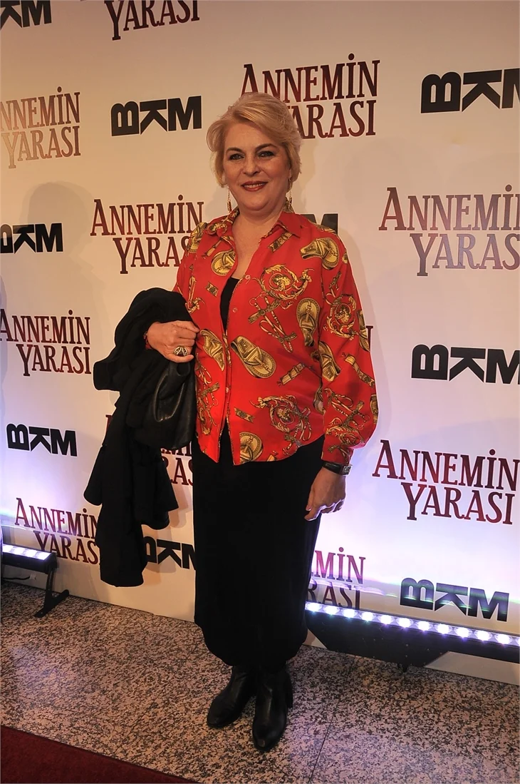 'Annemin Yarası' filminin galasına ünlü akını!