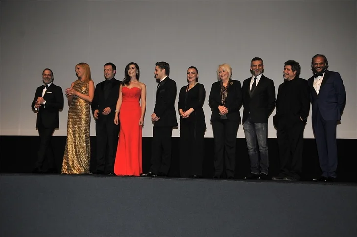 'Annemin Yarası' filminin galasına ünlü akını!