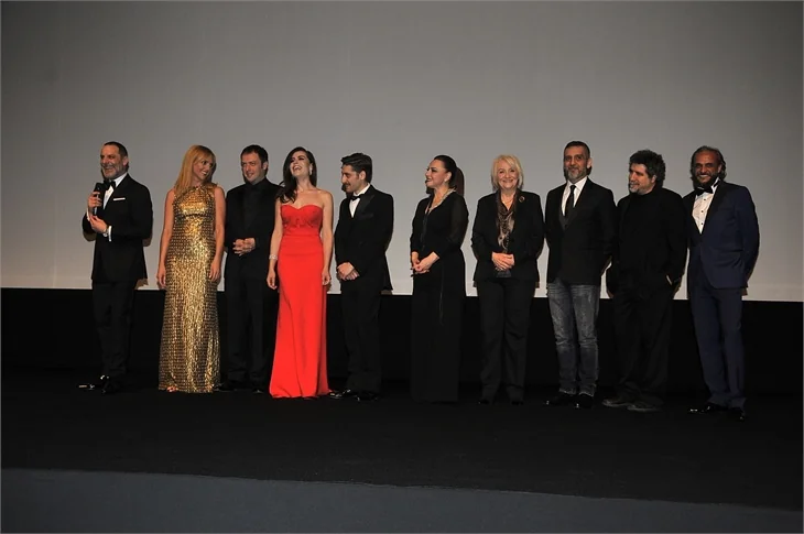 'Annemin Yarası' filminin galasına ünlü akını!