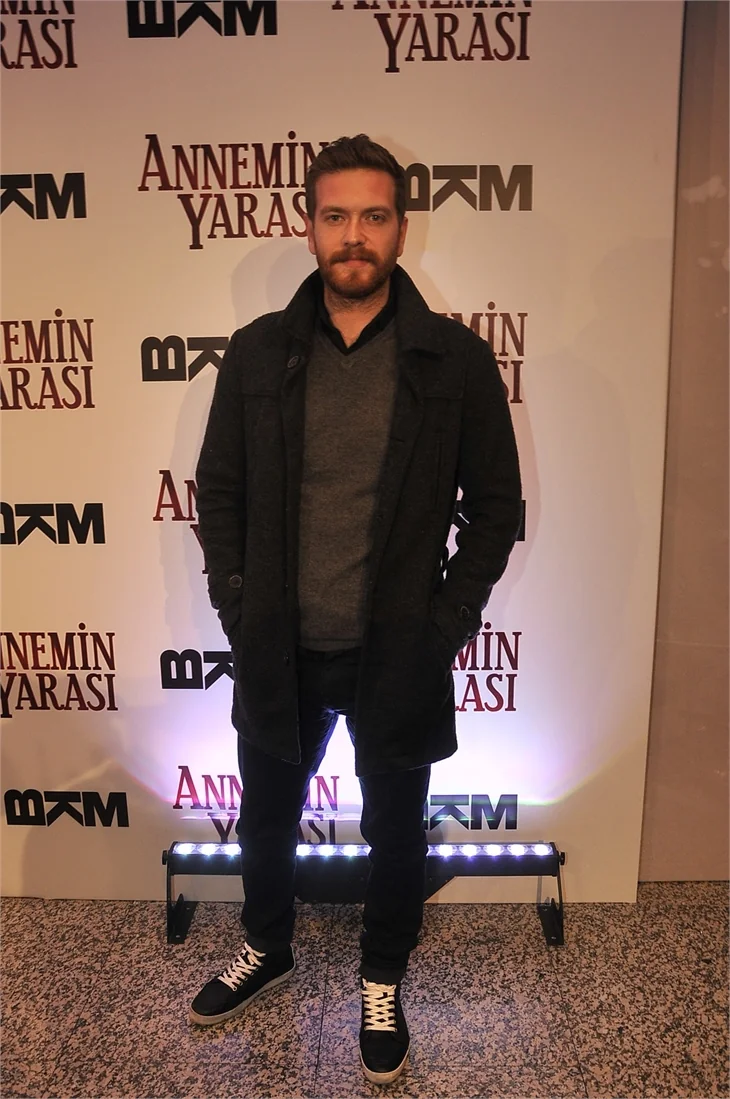 'Annemin Yarası' filminin galasına ünlü akını!