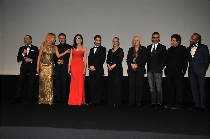 'Annemin Yarası' filminin galasına ünlü akını!