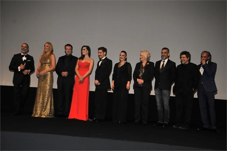 'Annemin Yarası' filminin galasına ünlü akını!