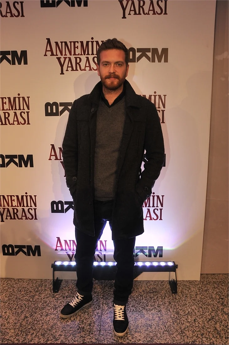 'Annemin Yarası' filminin galasına ünlü akını!