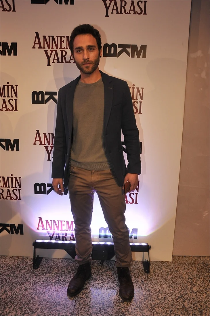 'Annemin Yarası' filminin galasına ünlü akını!