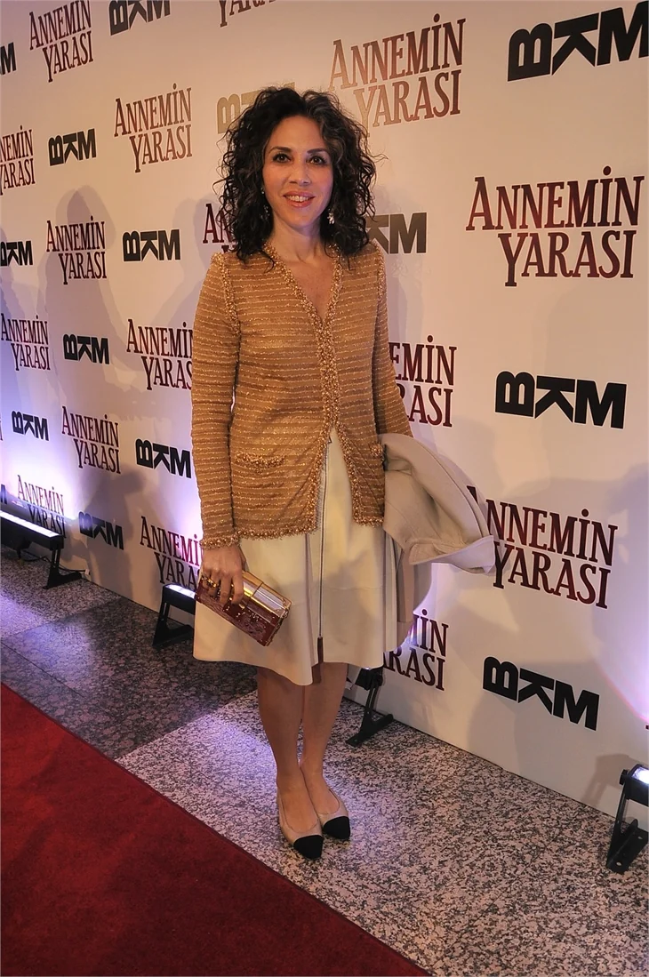 'Annemin Yarası' filminin galasına ünlü akını!
