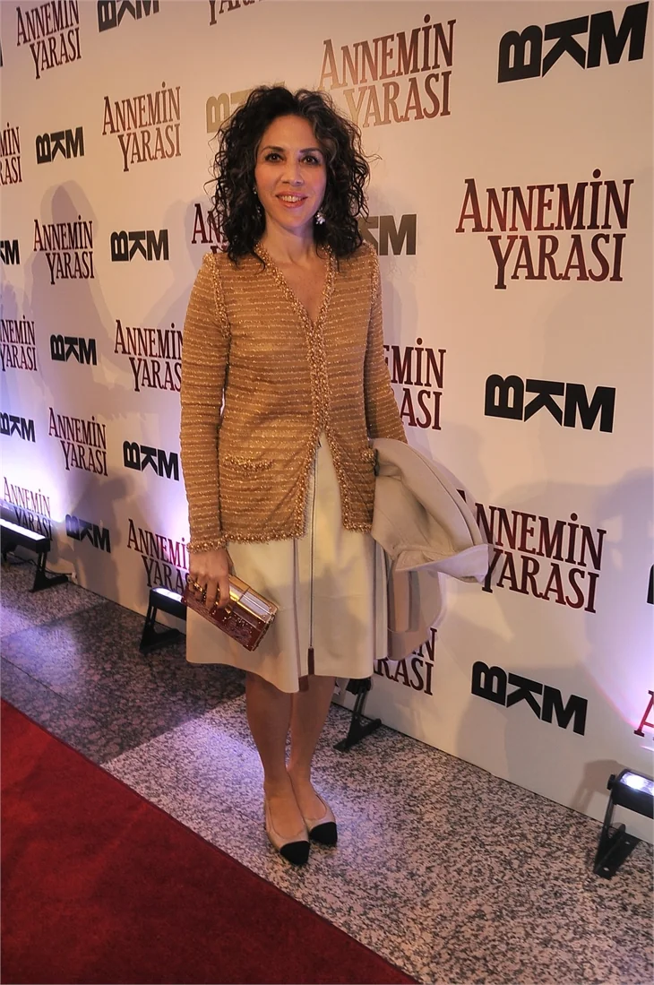 'Annemin Yarası' filminin galasına ünlü akını!