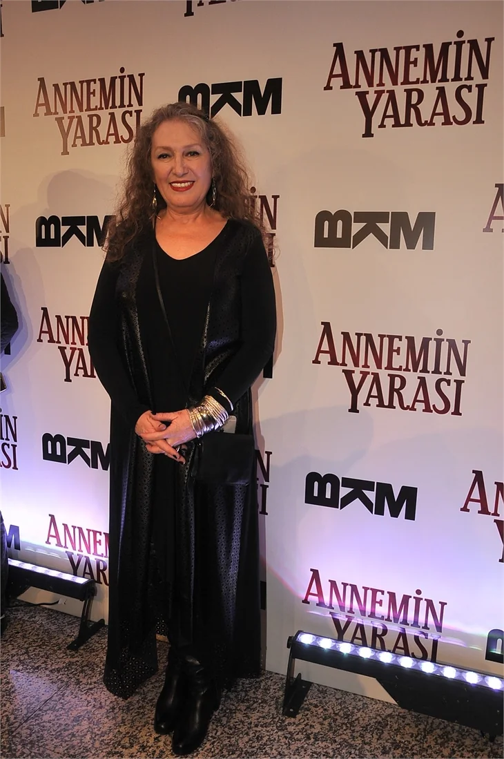 'Annemin Yarası' filminin galasına ünlü akını!