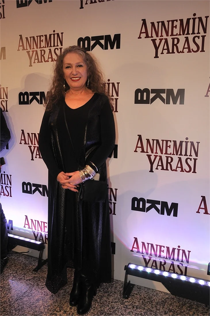 'Annemin Yarası' filminin galasına ünlü akını!