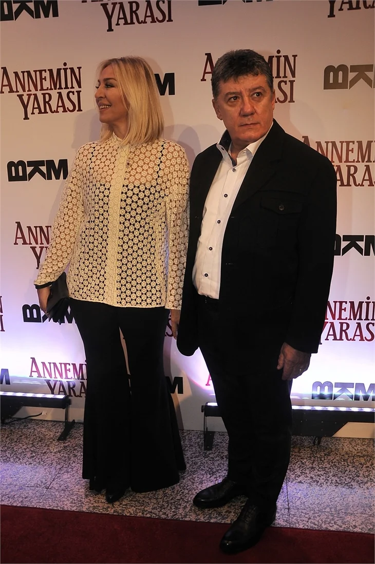 'Annemin Yarası' filminin galasına ünlü akını!