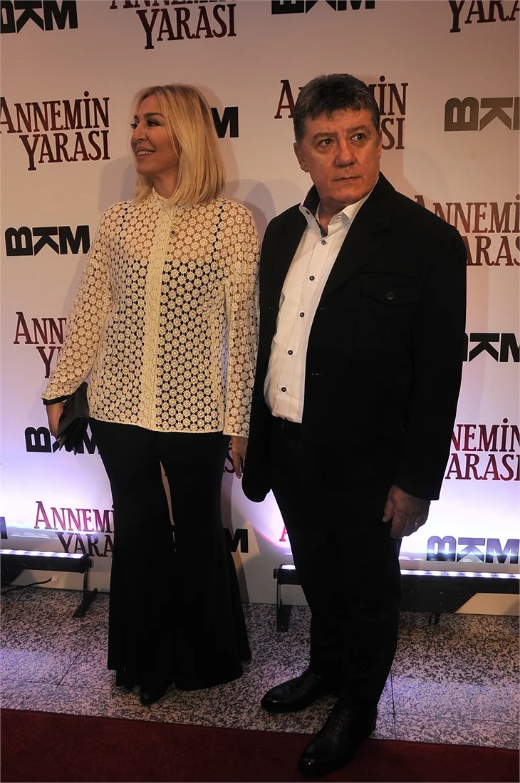 'Annemin Yarası' filminin galasına ünlü akını!