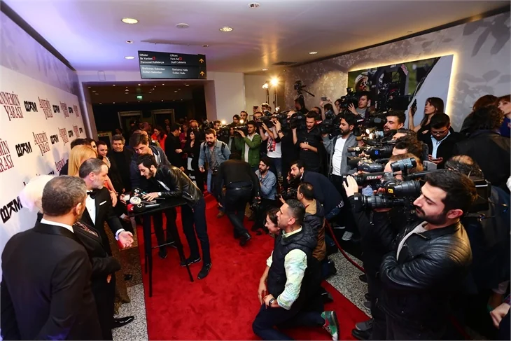 'Annemin Yarası' filminin galasına ünlü akını!
