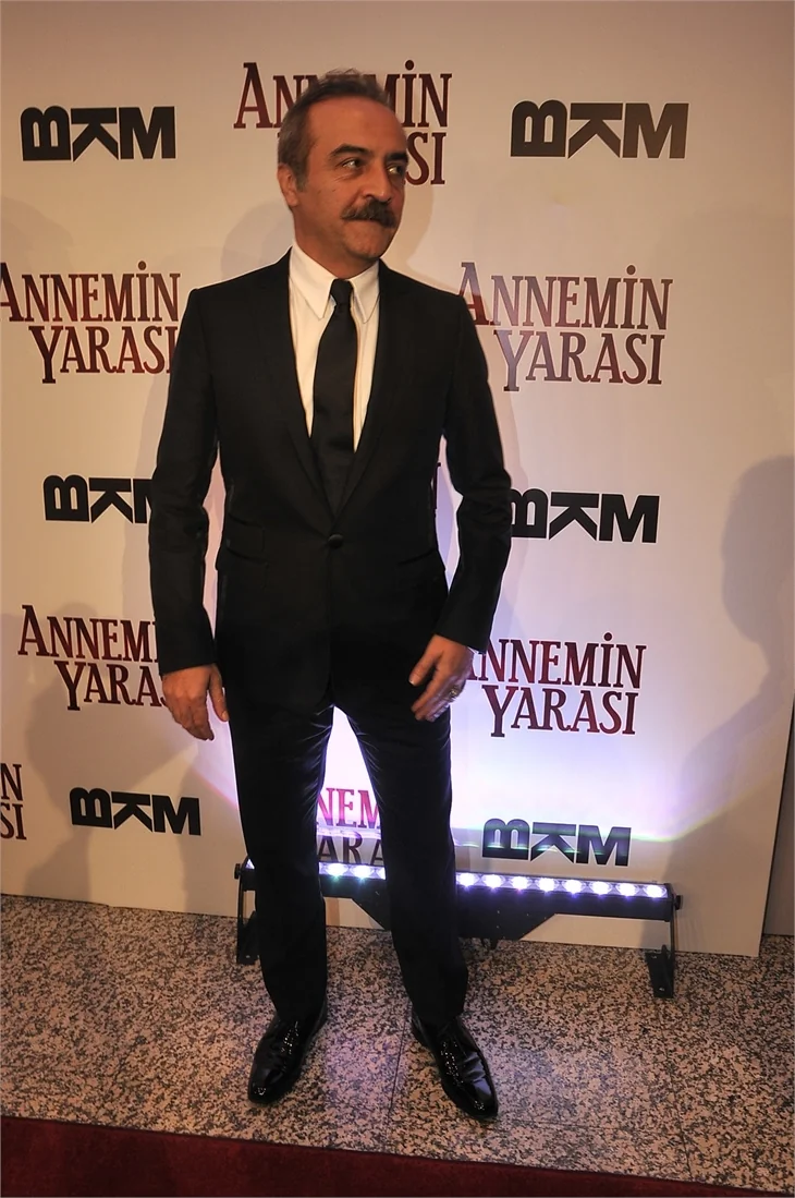 'Annemin Yarası' filminin galasına ünlü akını!