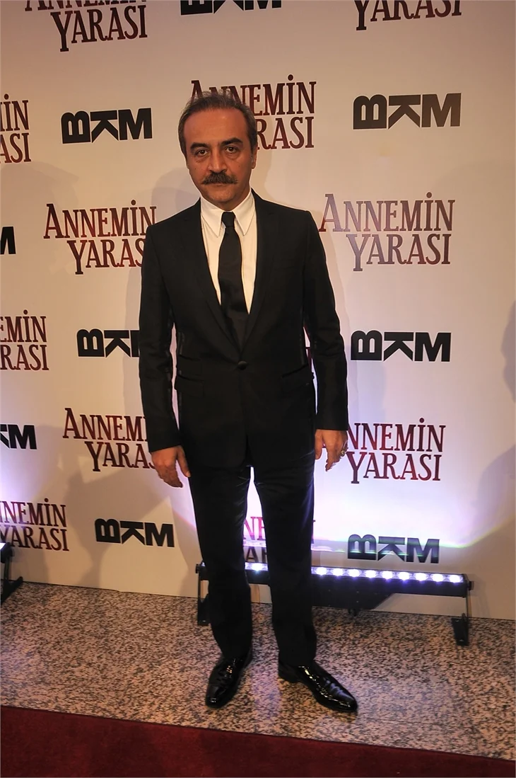 'Annemin Yarası' filminin galasına ünlü akını!