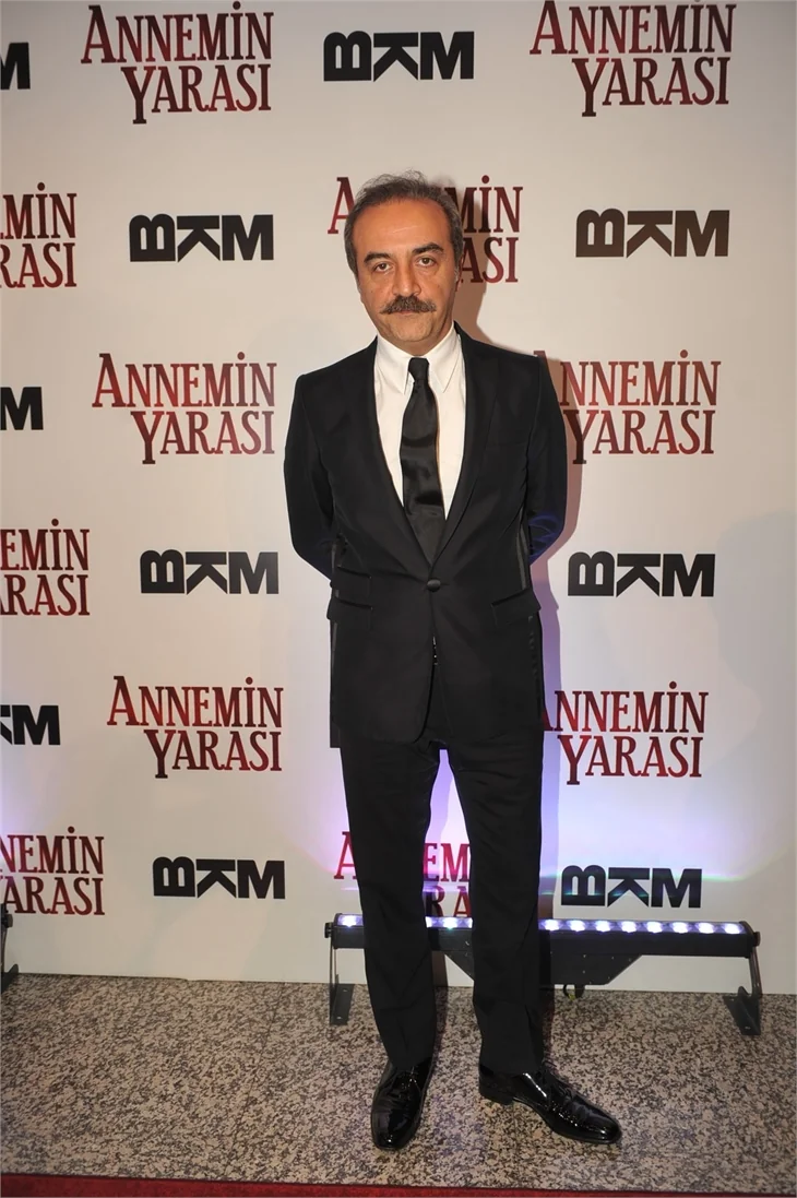 'Annemin Yarası' filminin galasına ünlü akını!