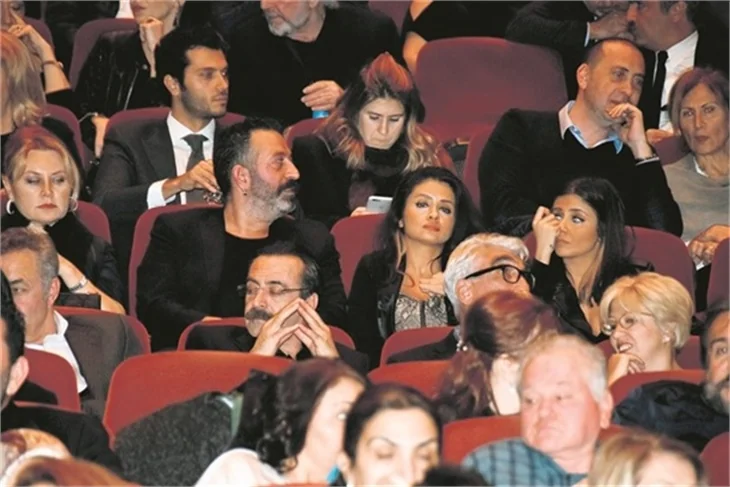 'Annemin Yarası' filminin galasına ünlü akını!