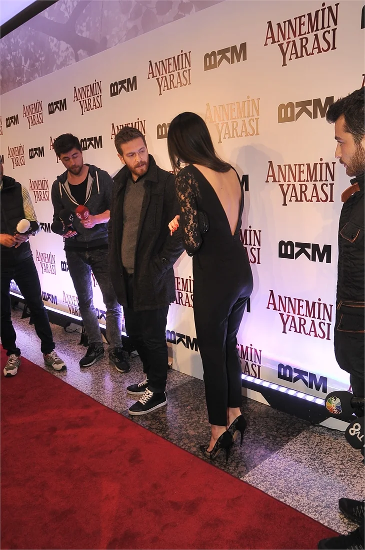 'Annemin Yarası' filminin galasına ünlü akını!