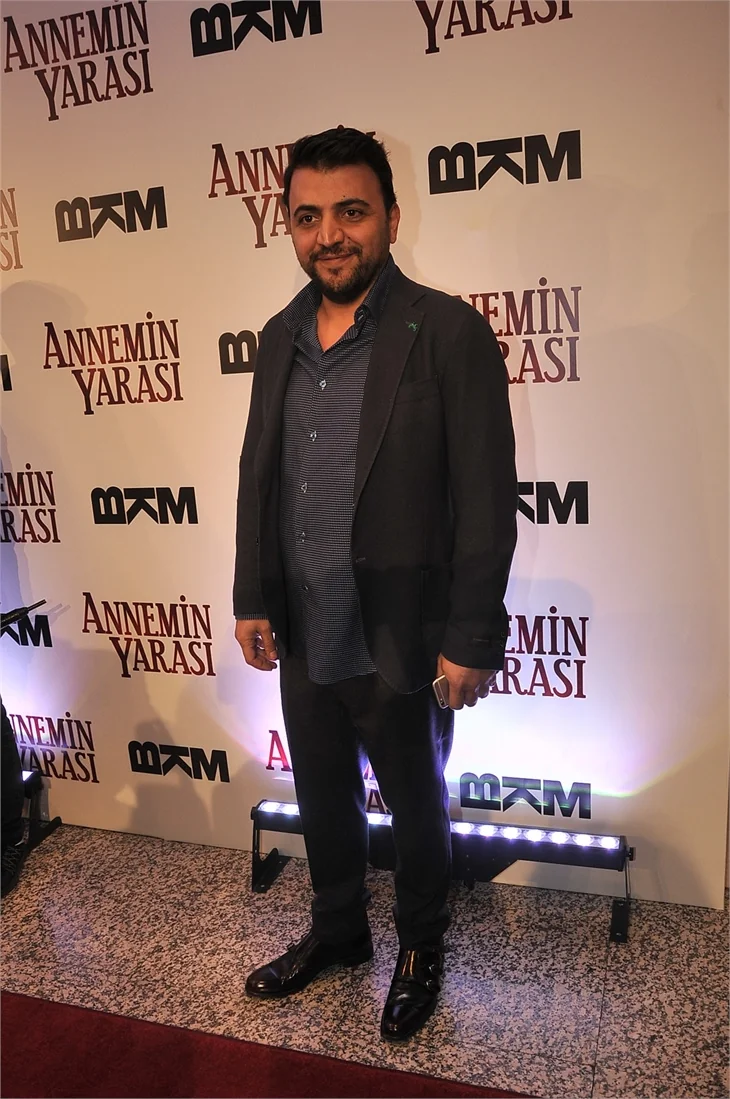 'Annemin Yarası' filminin galasına ünlü akını!