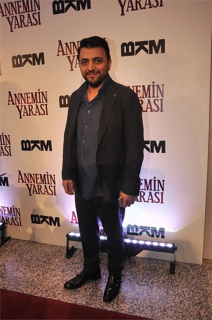 'Annemin Yarası' filminin galasına ünlü akını!