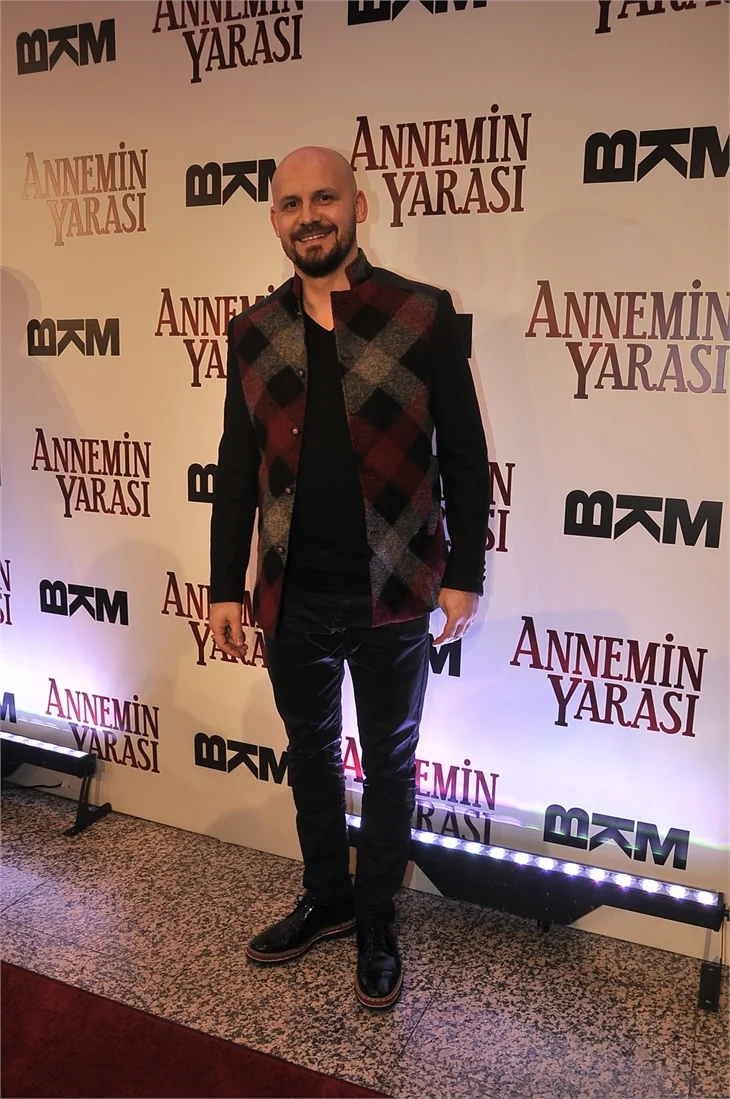 'Annemin Yarası' filminin galasına ünlü akını!