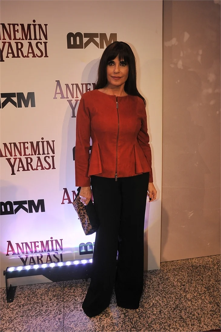 'Annemin Yarası' filminin galasına ünlü akını!