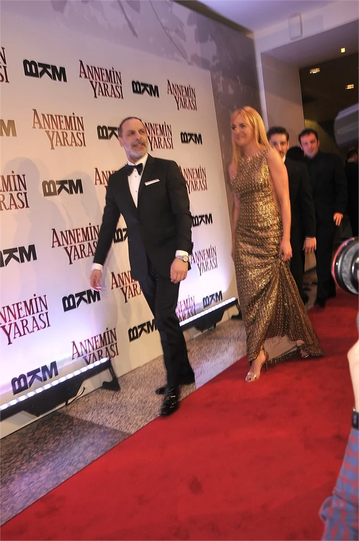 'Annemin Yarası' filminin galasına ünlü akını!