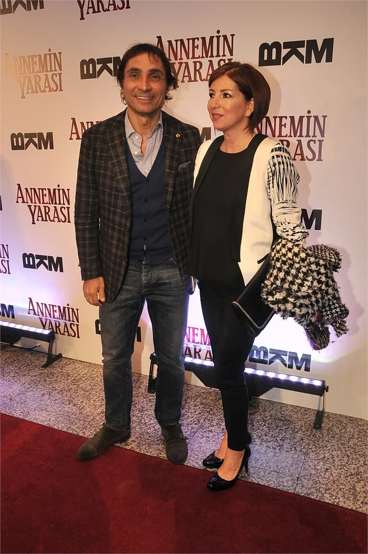 'Annemin Yarası' filminin galasına ünlü akını!