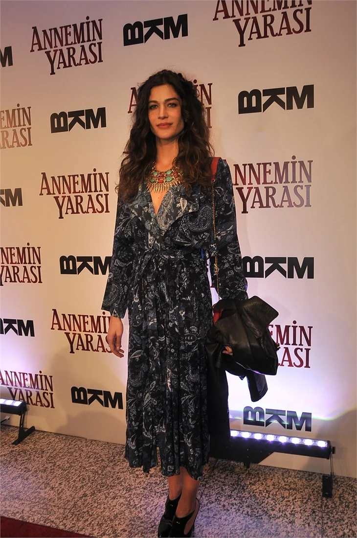 'Annemin Yarası' filminin galasına ünlü akını!