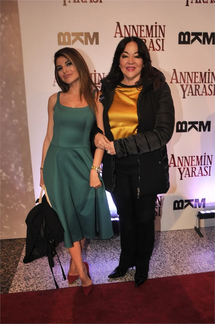 'Annemin Yarası' filminin galasına ünlü akını!